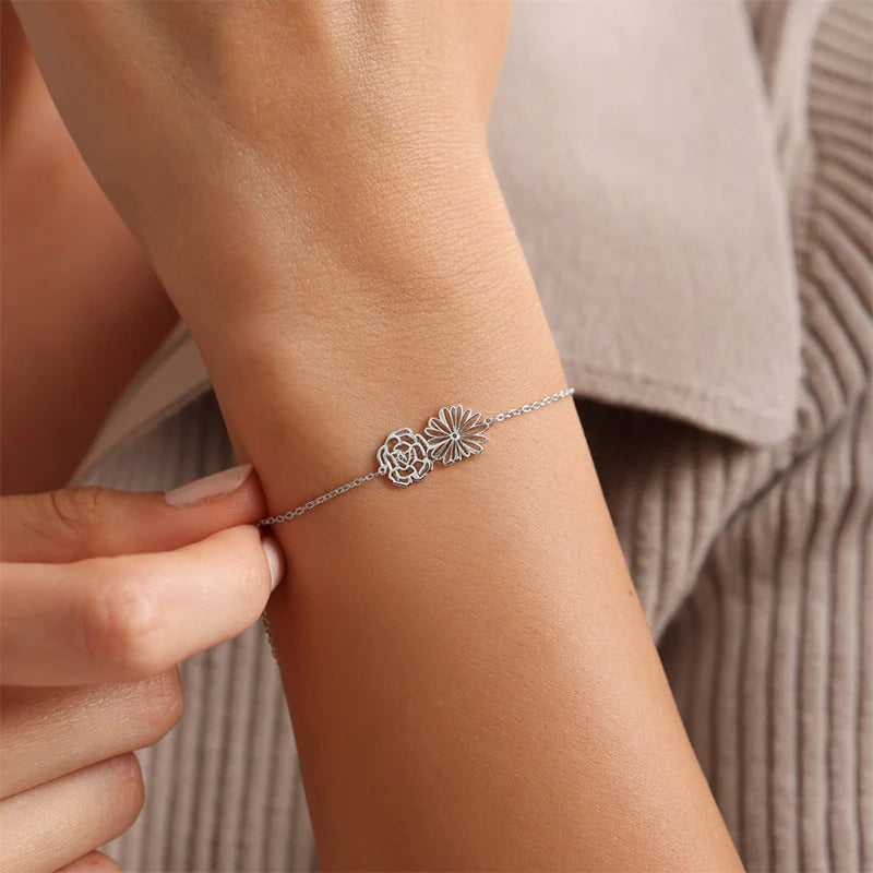 Dainty Birth Flower Bracelet for Mom – Personalized Family Birth Flower Bouquet Bracelet | Mother’s Day Gift for Mom & Grandma