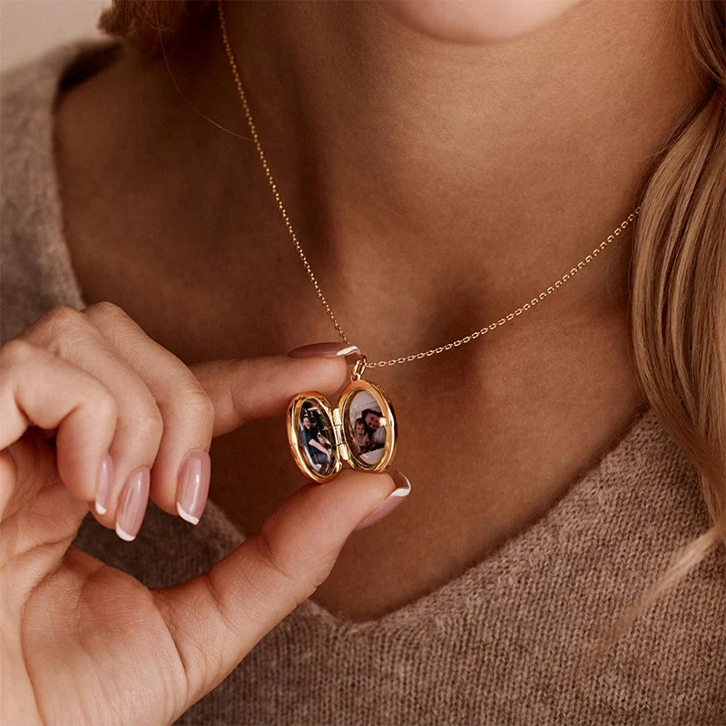 Personalized Gold Photo Locket Necklace – Custom Engraved Oval Picture Pendant | Memorial Gift for Mom, Anniversary Gift for Her