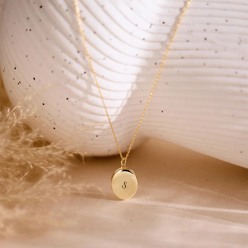 Personalized Gold Photo Locket Necklace – Custom Engraved Oval Picture Pendant | Memorial Gift for Mom, Anniversary Gift for Her