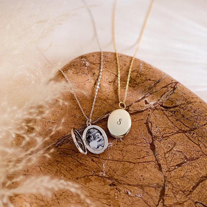 Personalized Gold Photo Locket Necklace – Custom Engraved Oval Picture Pendant | Memorial Gift for Mom, Anniversary Gift for Her